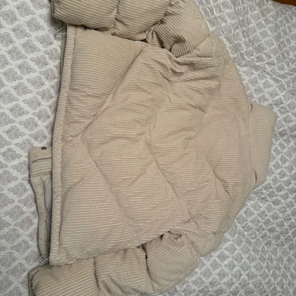 Wilfred The Cloud Puff jacket from Aritzia - goos down fill - Picture 3 of 6